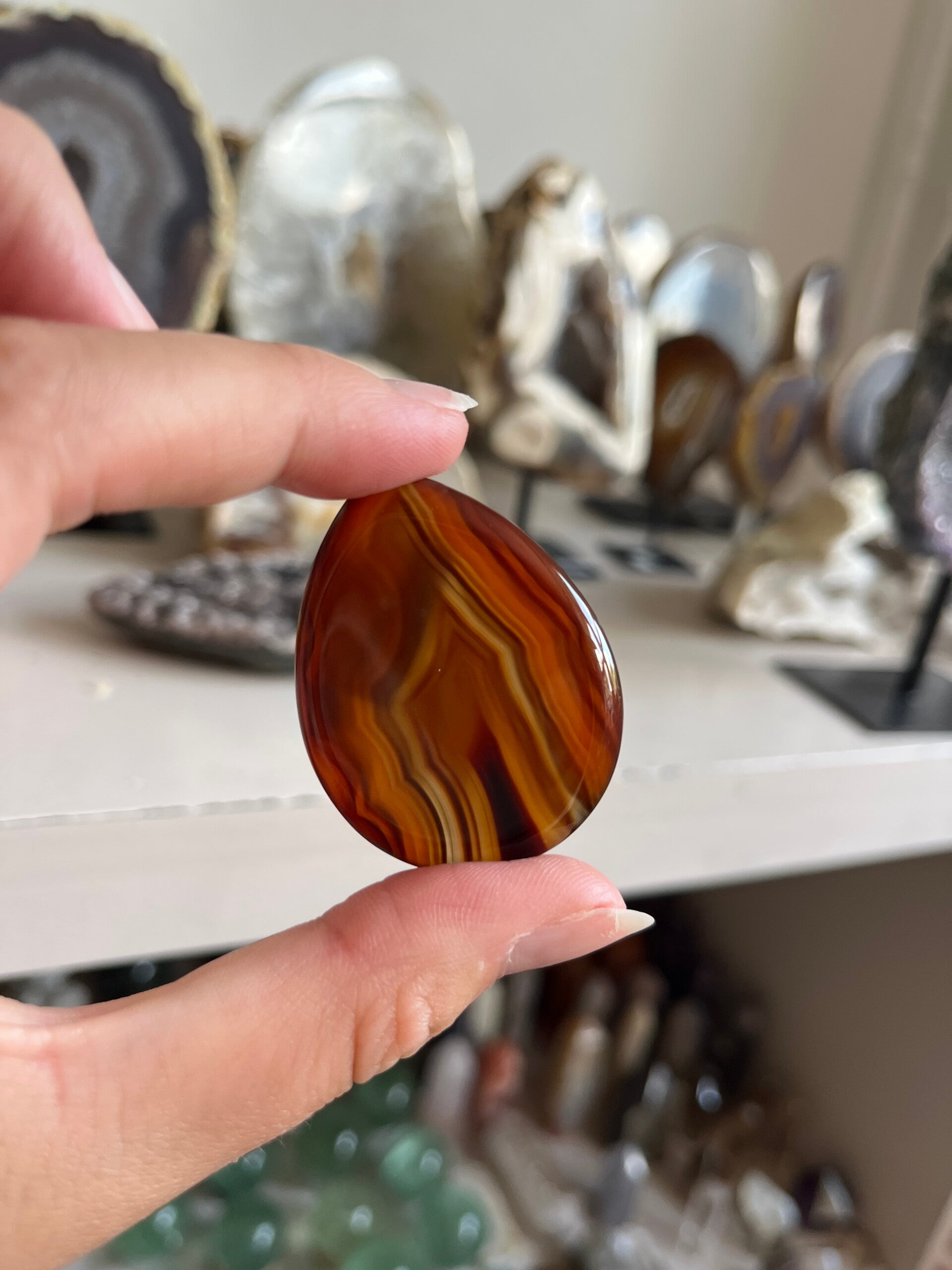 Carneool druppel worry stone