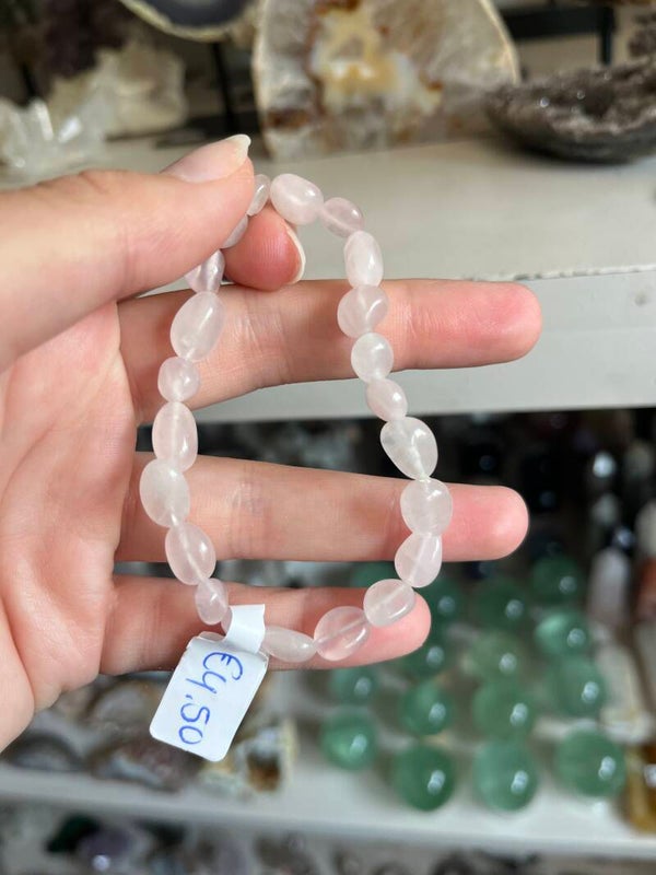 Rozenkwarts armband getrommeld