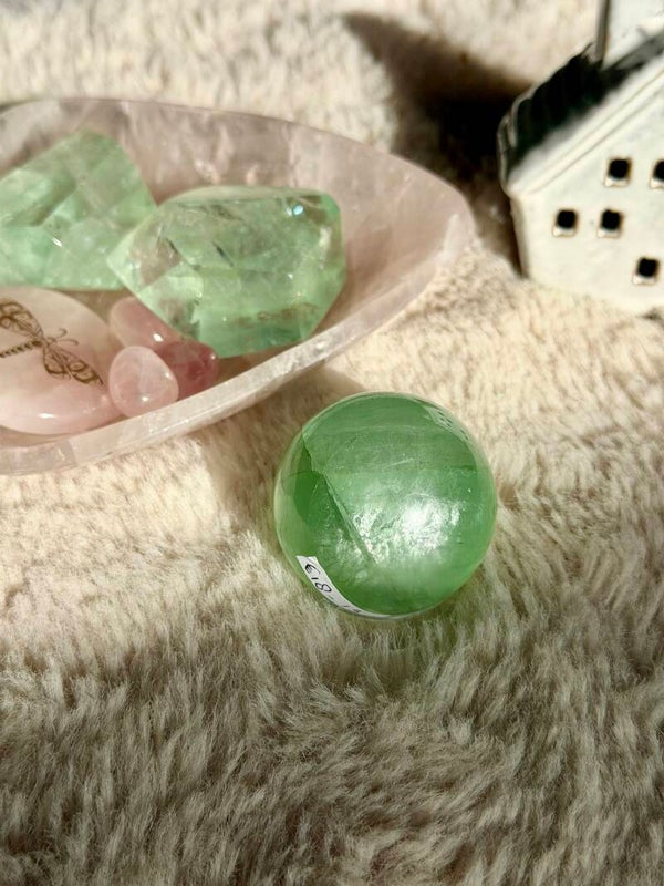 Groene fluoriet bol nr. 13