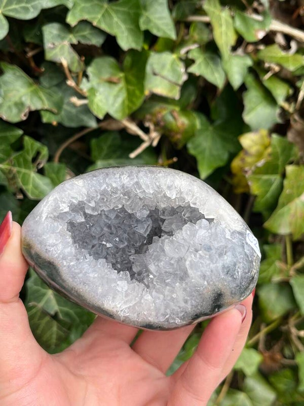 Gepolijste amethist geode