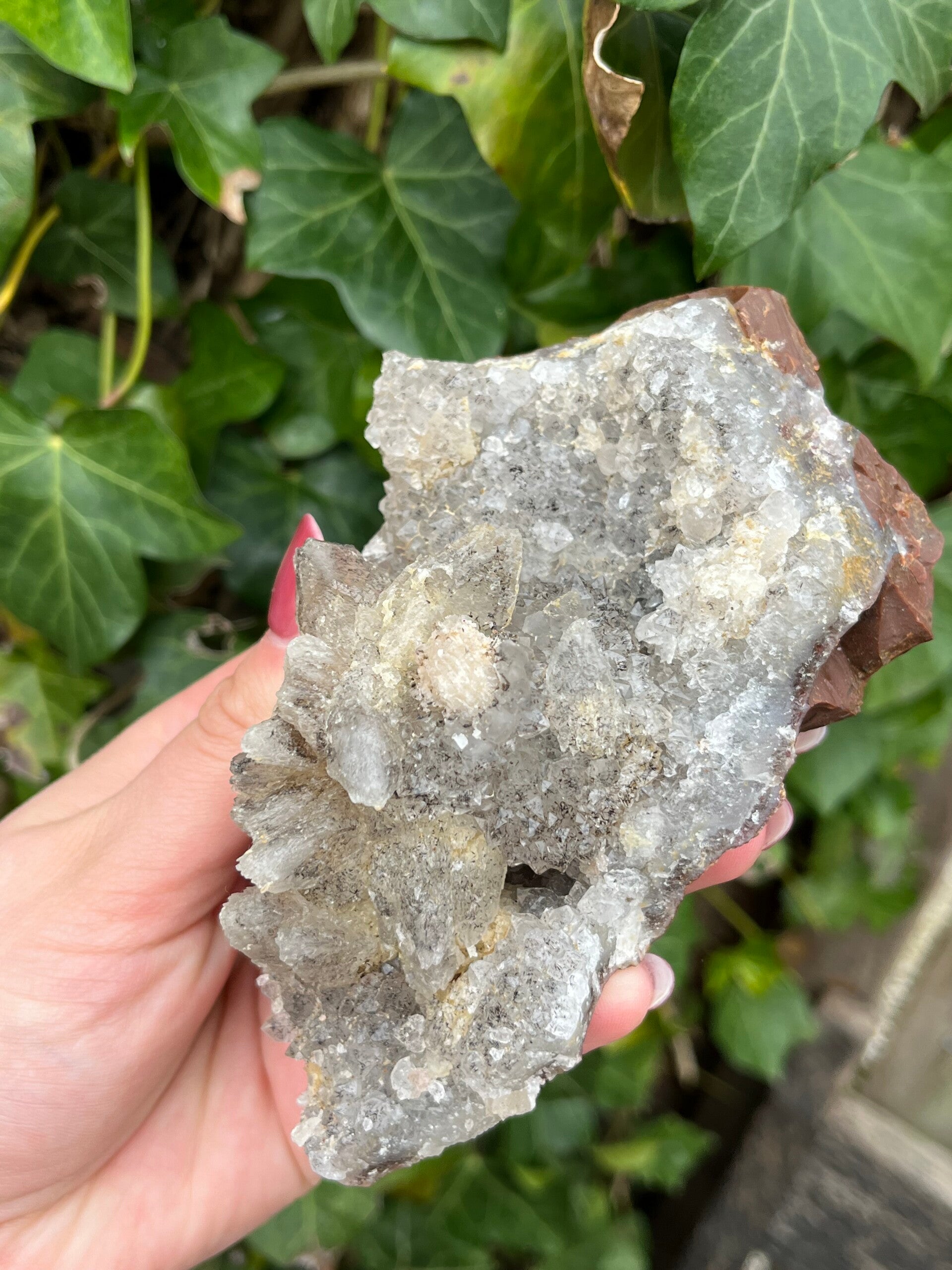 Calciet met goethiet