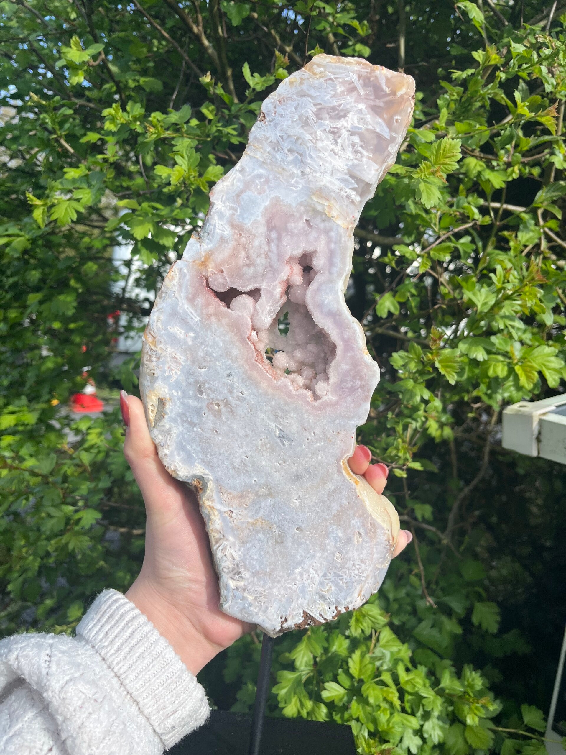 Roze chalcedoon op standaard
