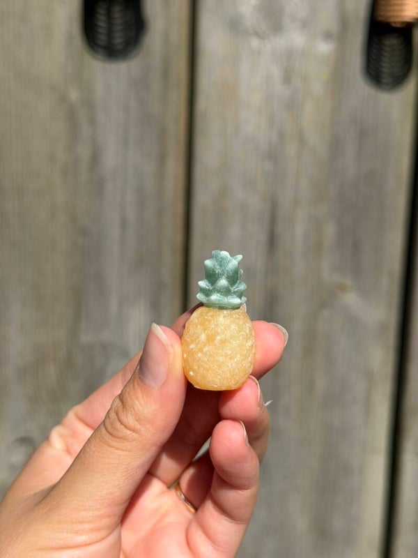 Ananas carving