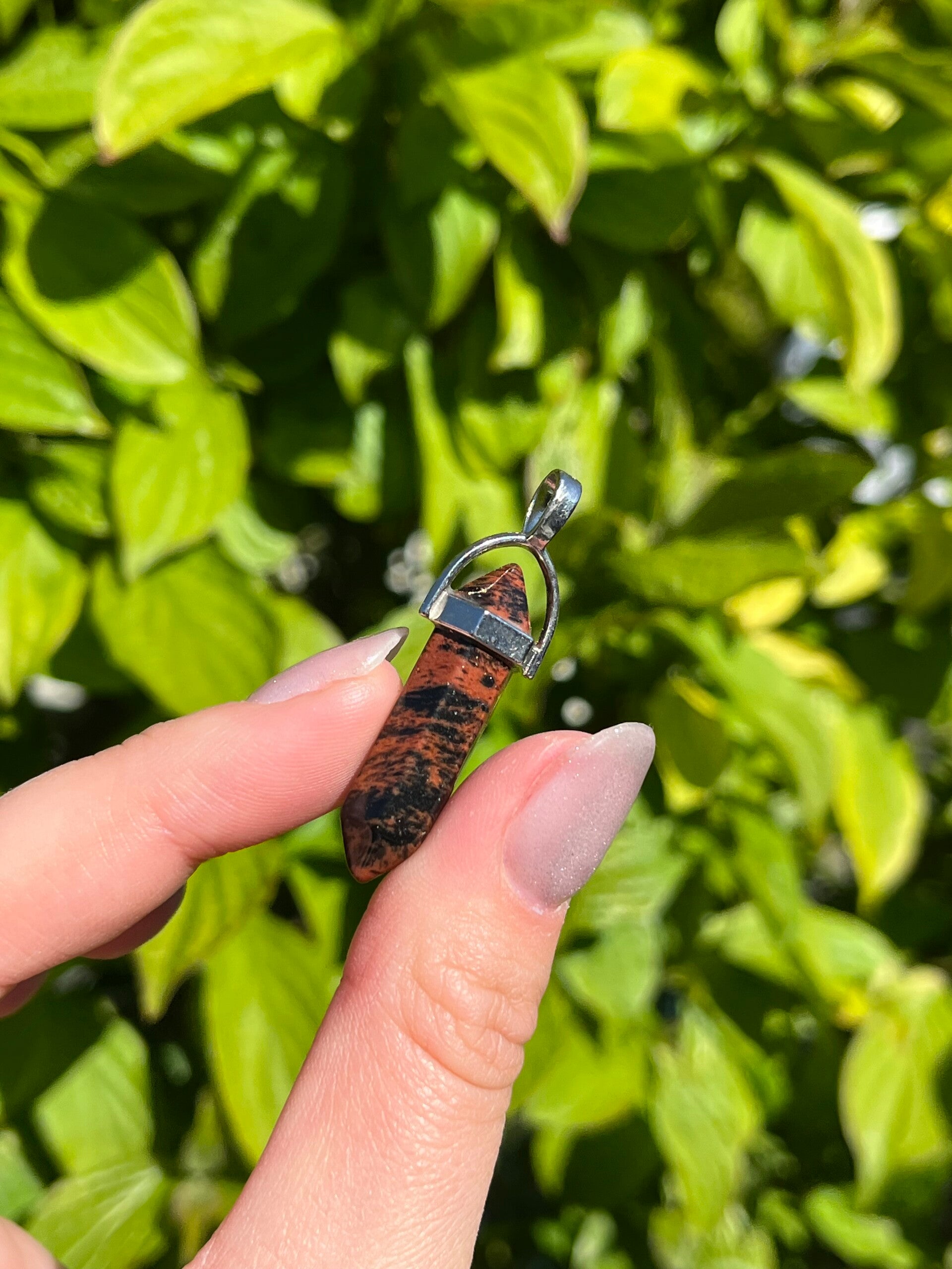 Mahonie obsidiaan hanger