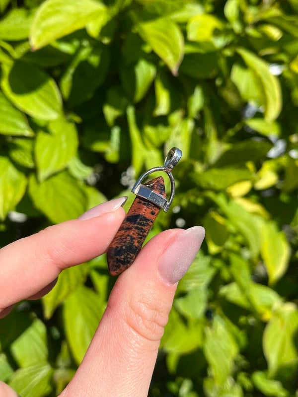 Mahonie obsidiaan hanger