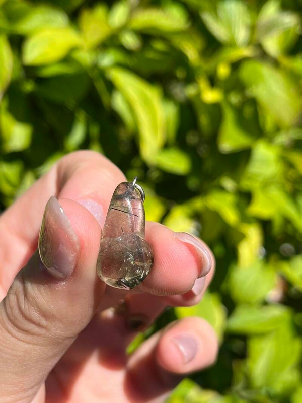 Zwarte toermalijn in rookkwarts hanger