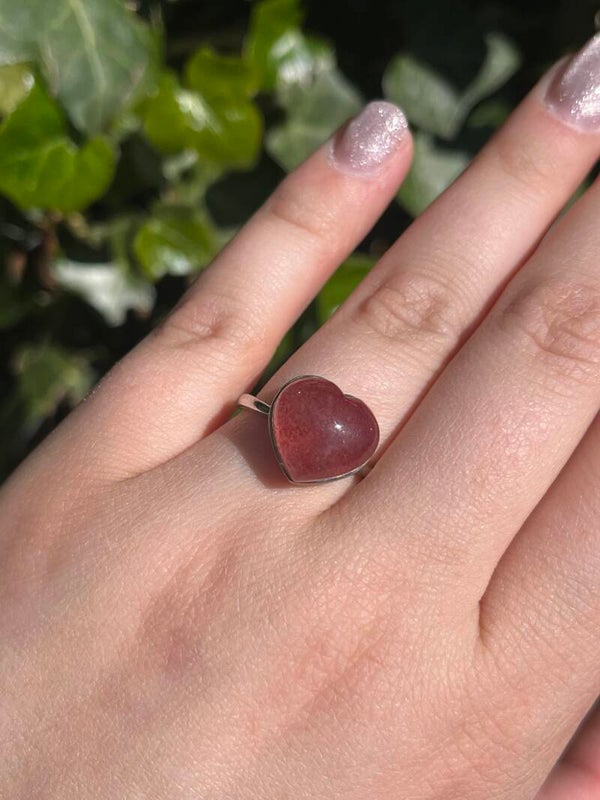 Aardbeikwarts hart ring zilverkleurig