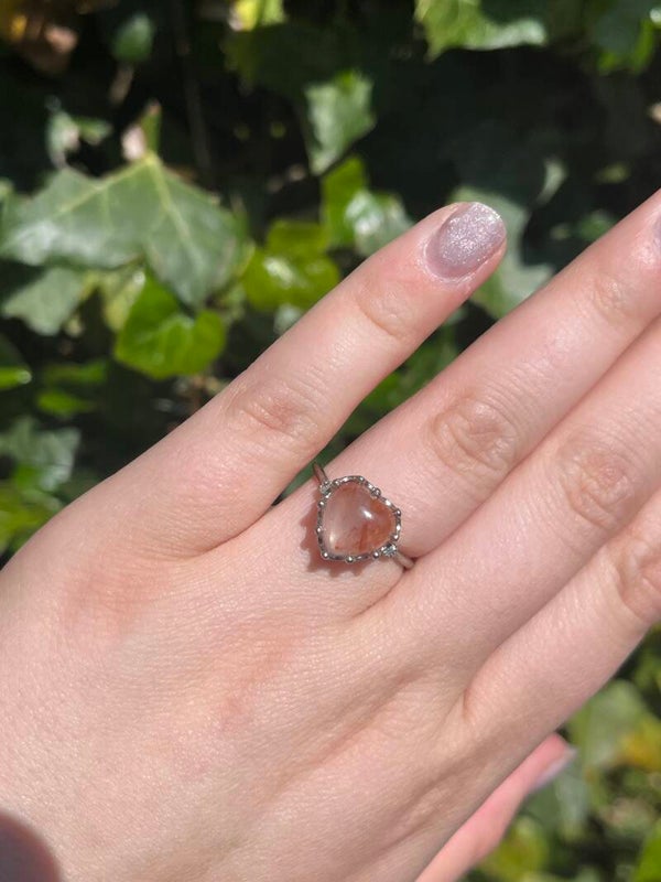 Hematoide kwarts hart ring zilverkleurig