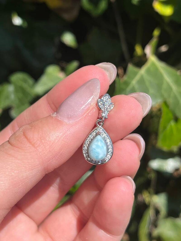 Larimar hanger