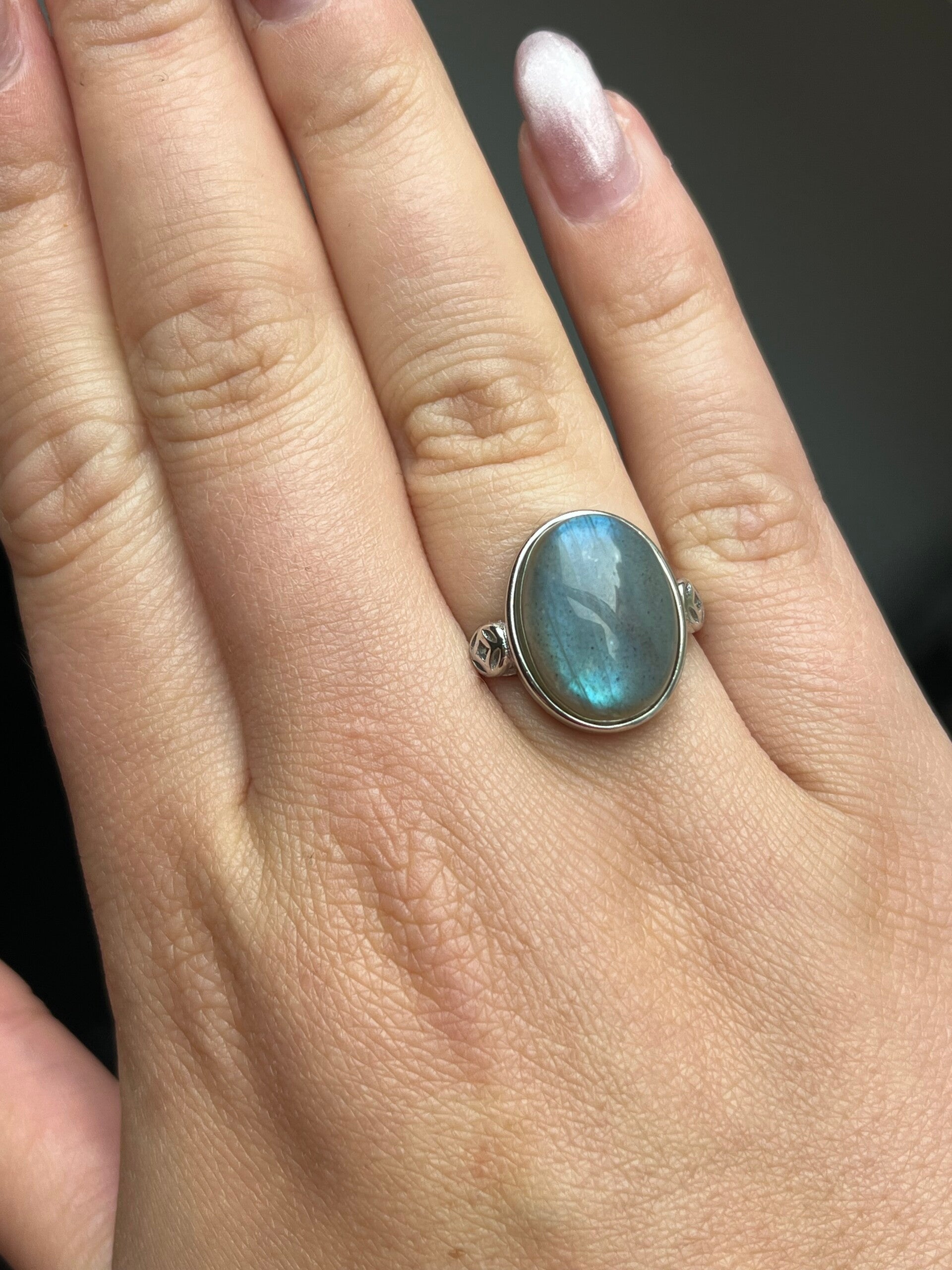 Labradoriet ring zilverkleurig