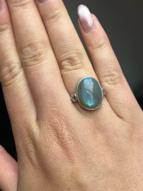 Labradoriet ring zilverkleurig