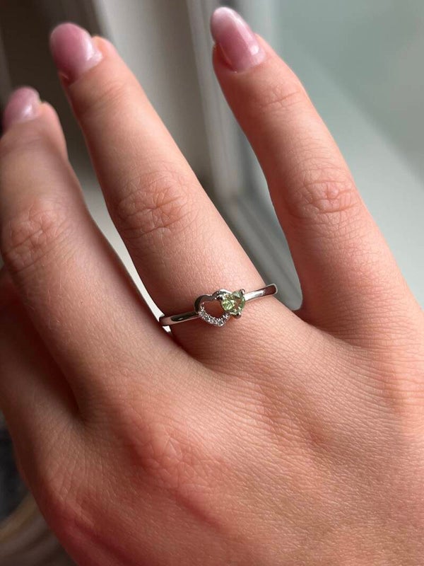 Groene toermalijn ring zilverkleurig