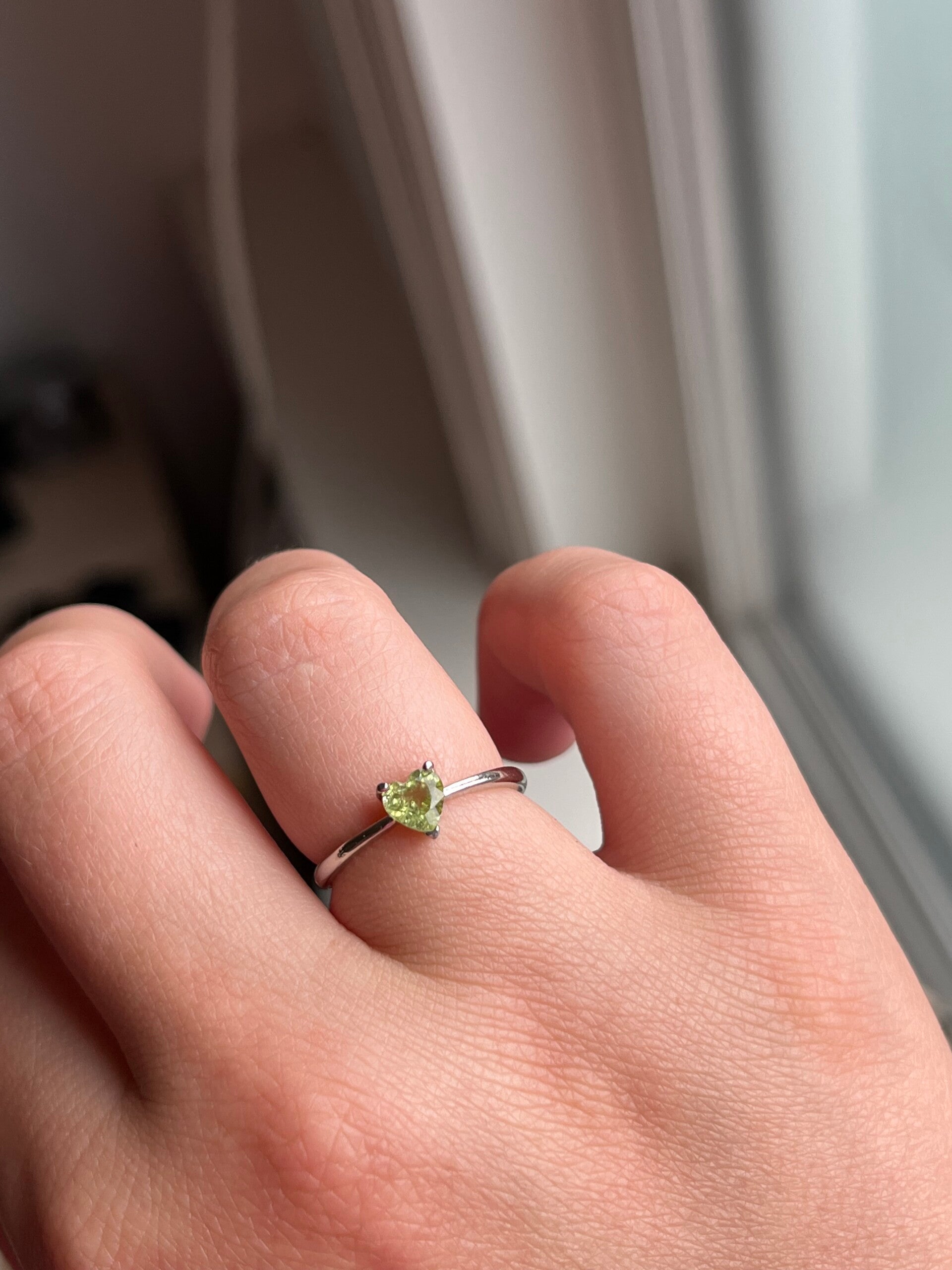 Groene toermalijn ring hartvormig zilverkleurig