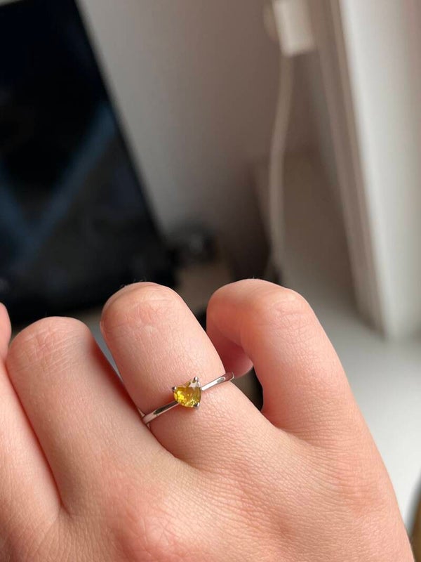 Gele toermalijn ring hartvormig zilverkleurig