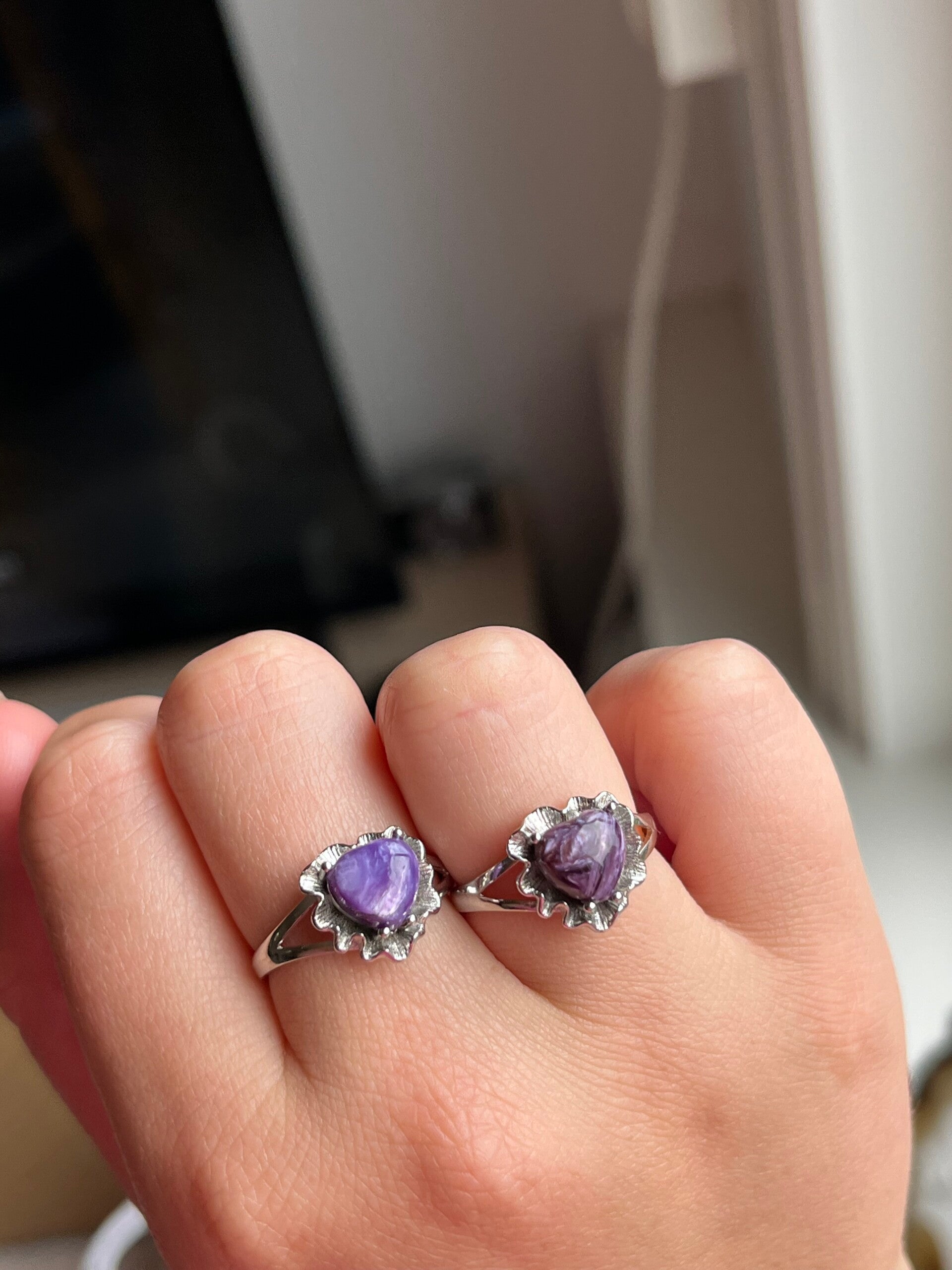Charoiet ring hartvormig zilverkleurig