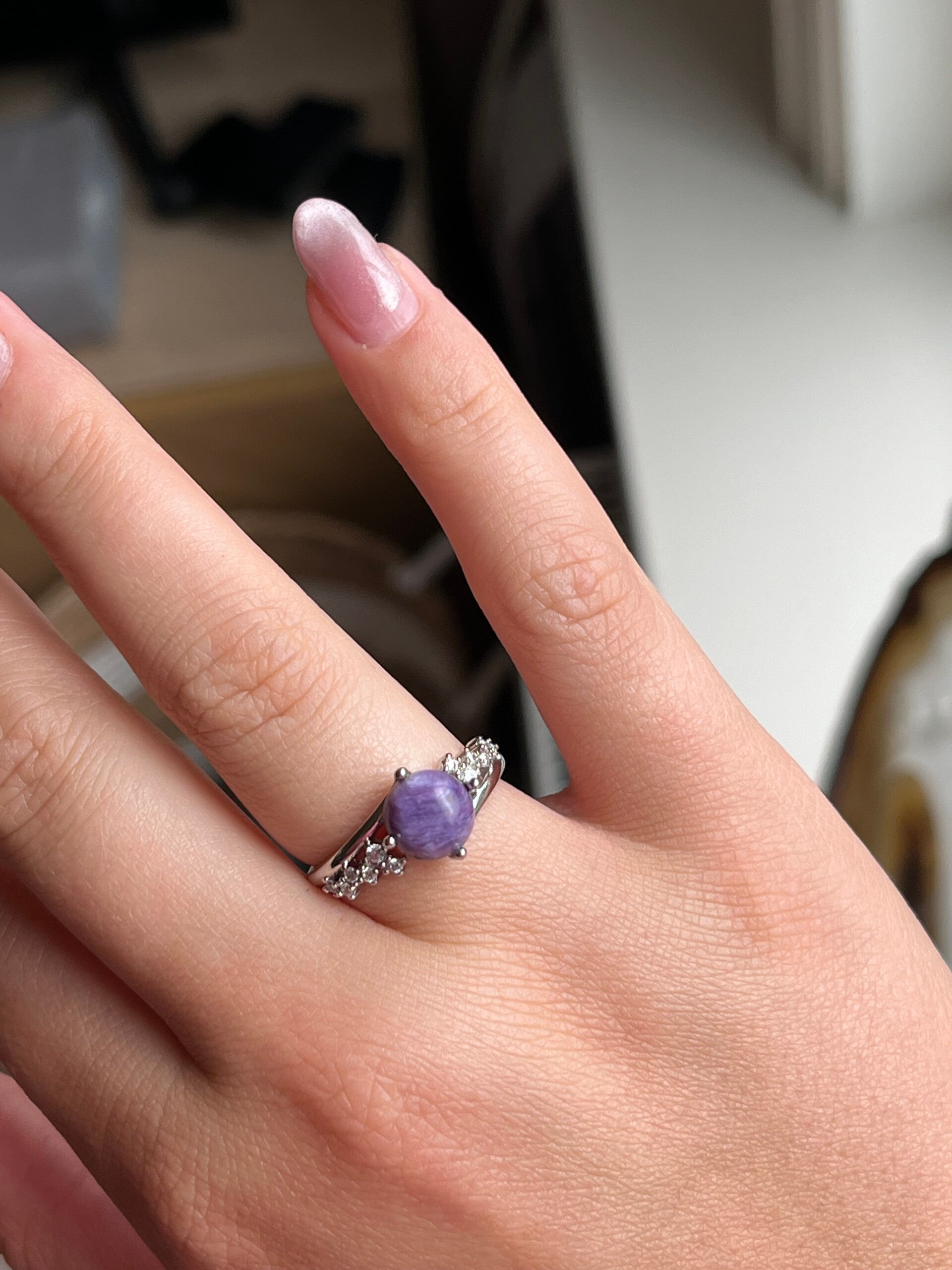 Charoiet ring zilverkleurig