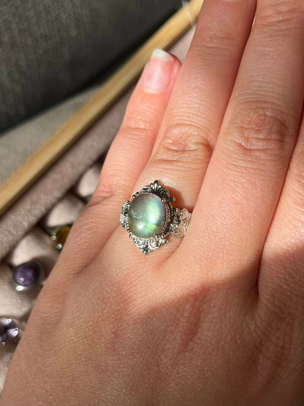 Labradoriet ring zilverkleurig