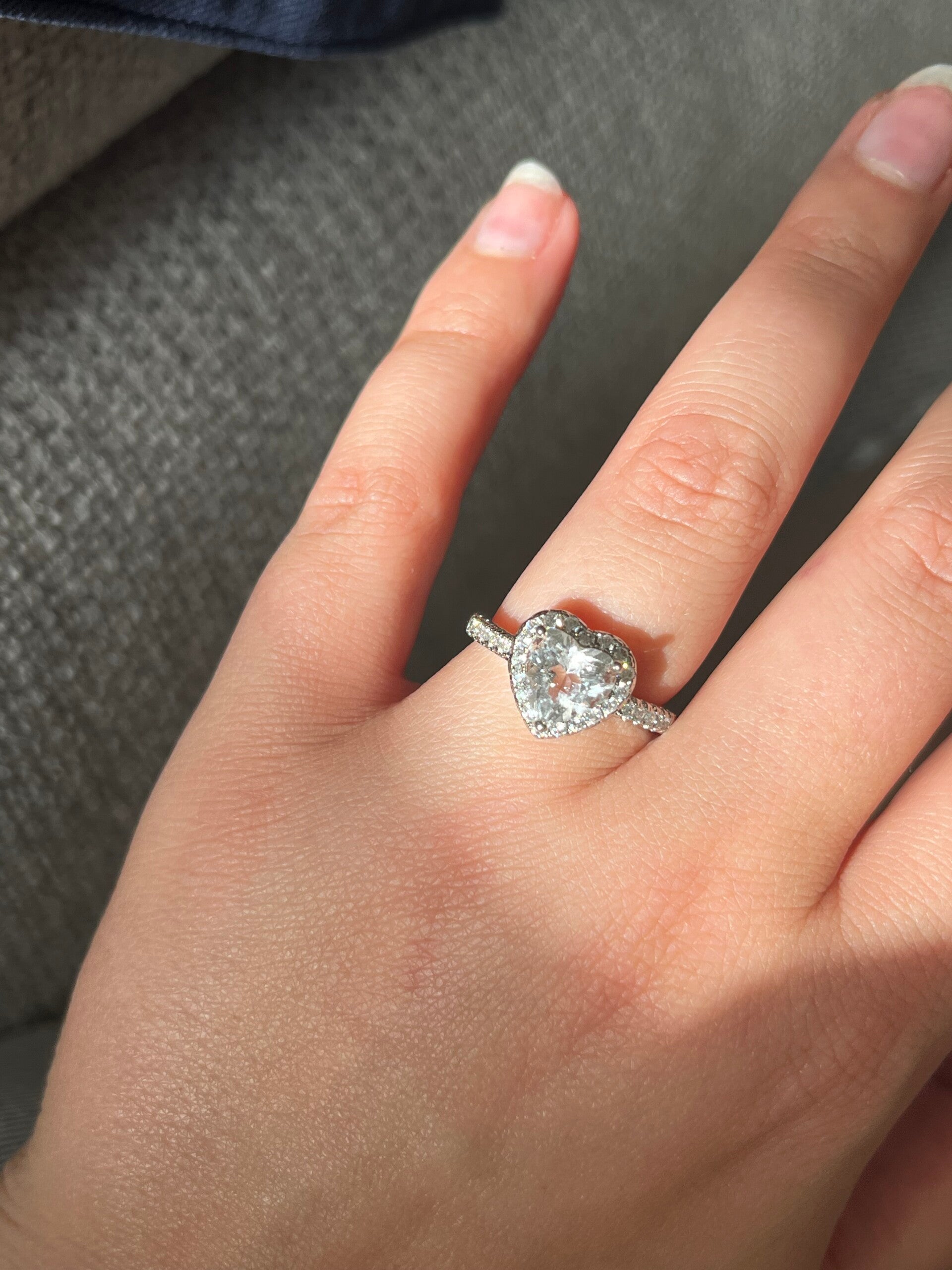 Clear Quartz hartvormig ring zilverkleurig