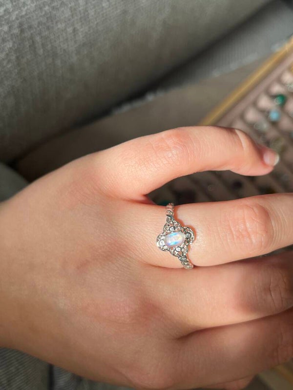 Witte maansteen ring zilverkleurig