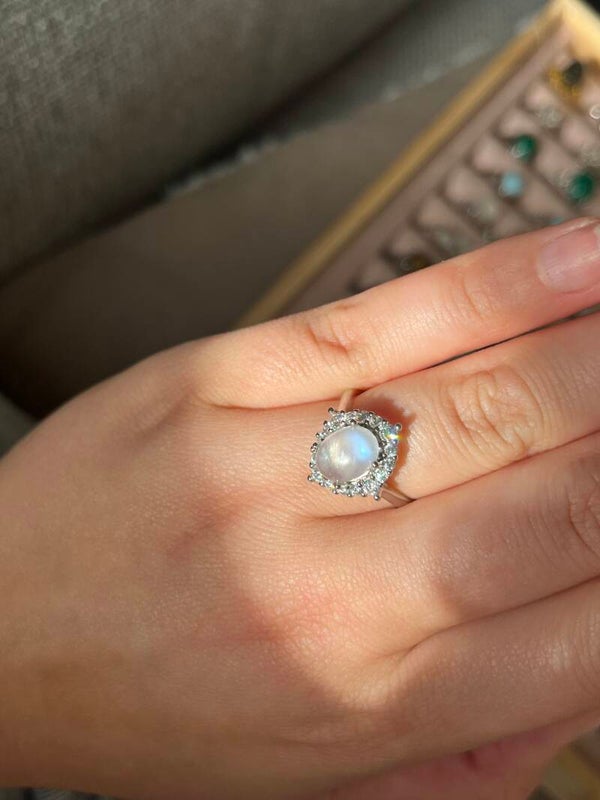 Witte maansteen ring zilverkleurig