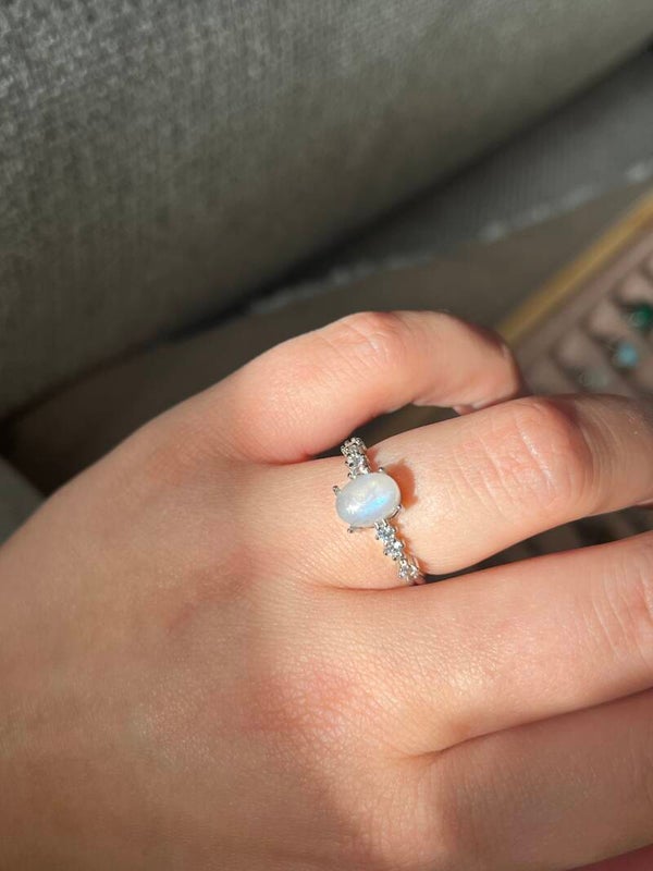Witte maansteen ring zilverkleurig