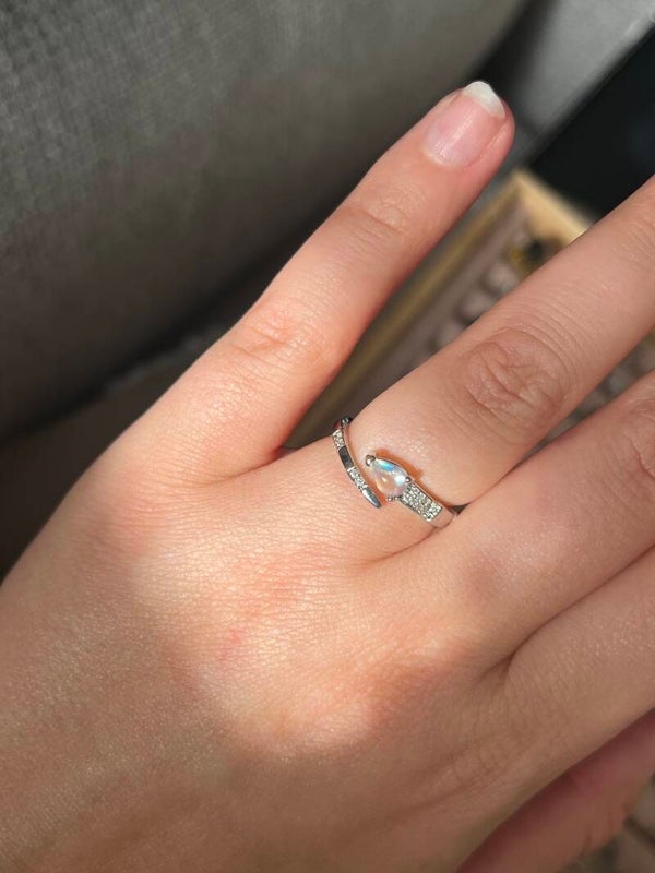 Witte maansteen snake ring zilverkleurig