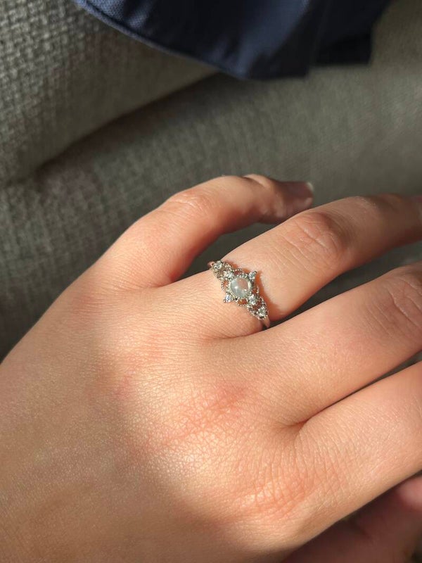Witte maansteen classis ring zilverkleurig