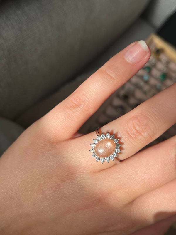 Perzik maansteen ring zilverkleurig