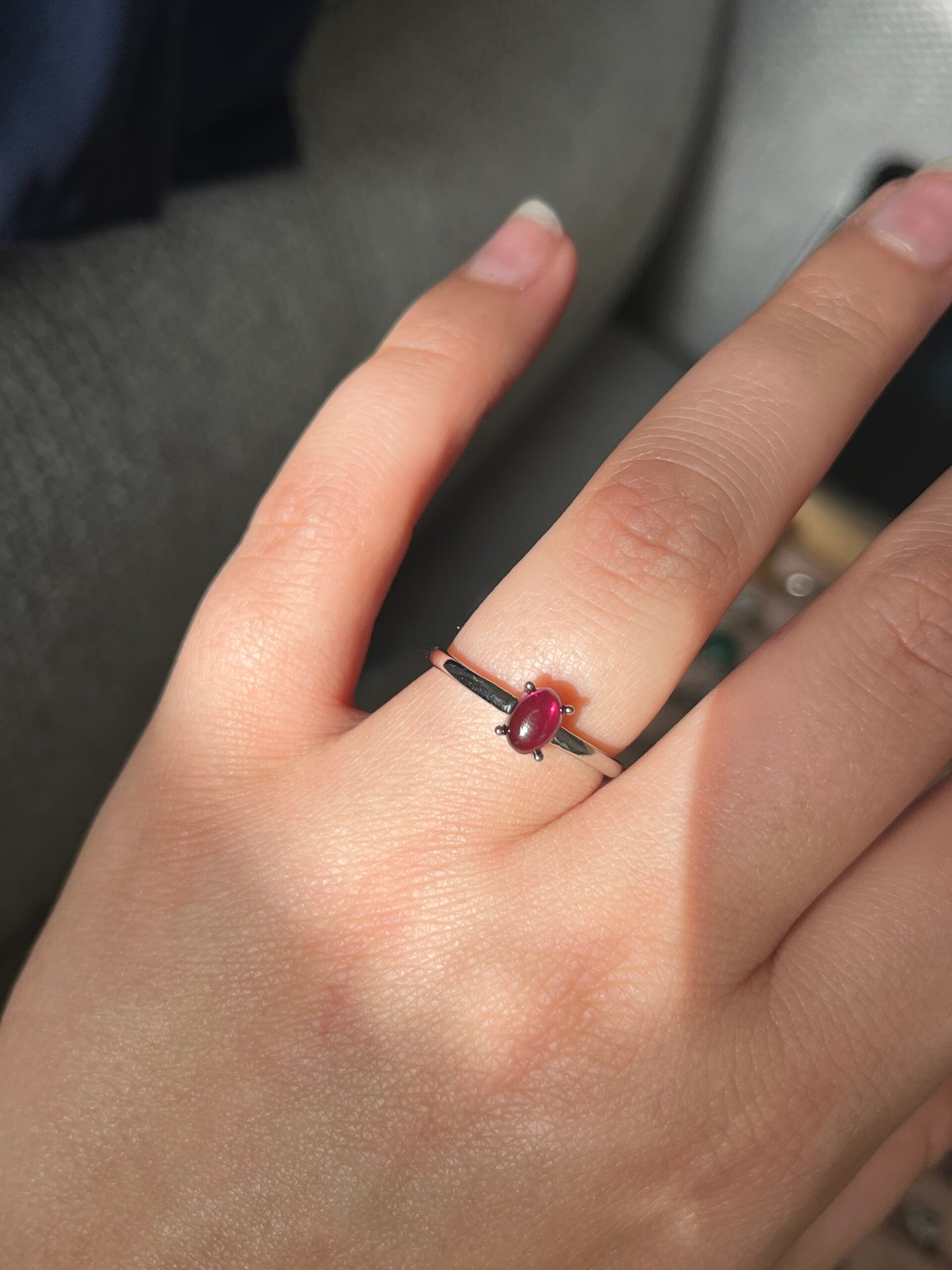 Paarse granaat ring zilverkleurig