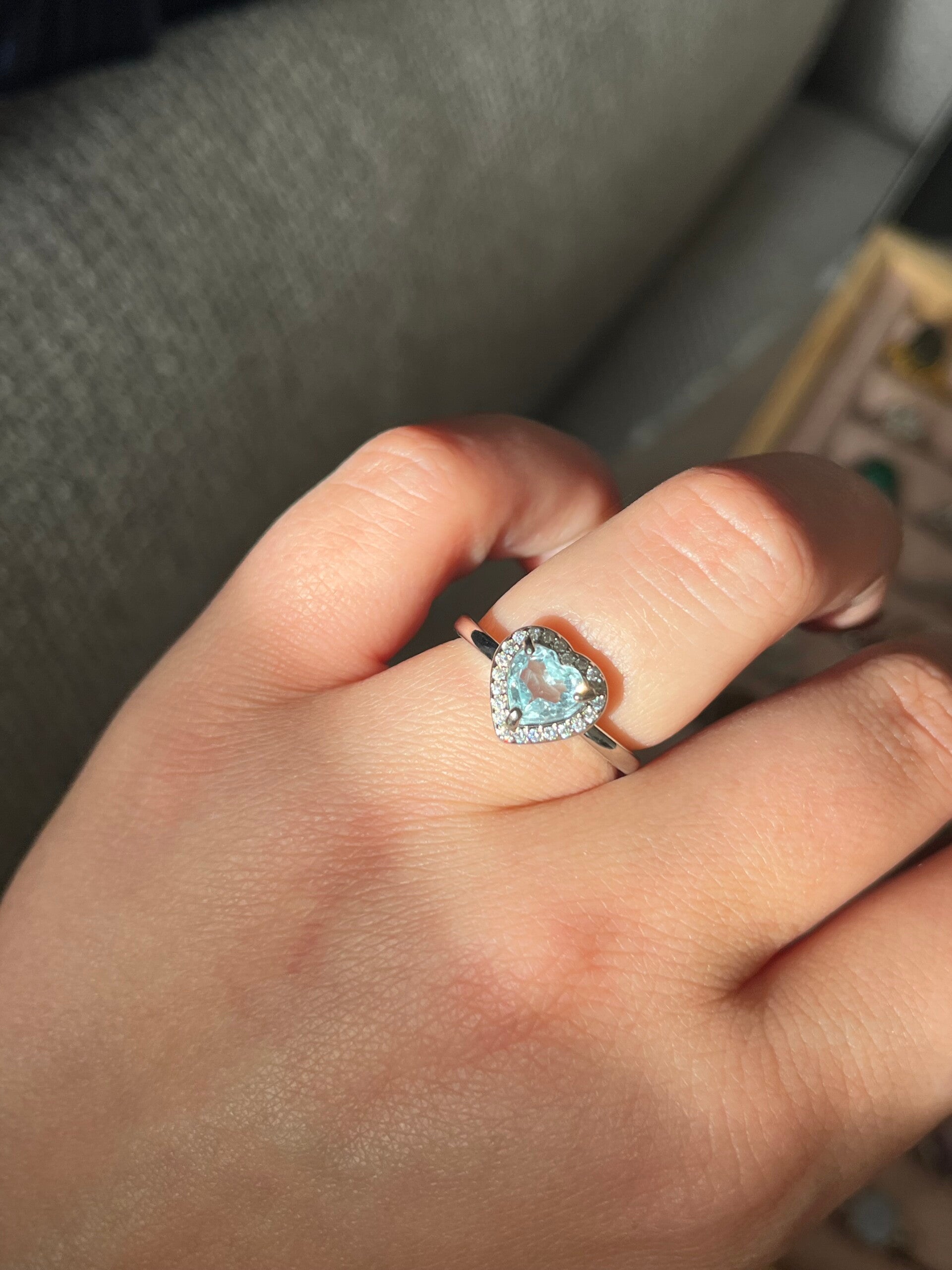 Blauwe topaas ring hartvormig zilverkleurig