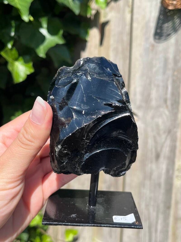Zwarte obsidiaan op standaard