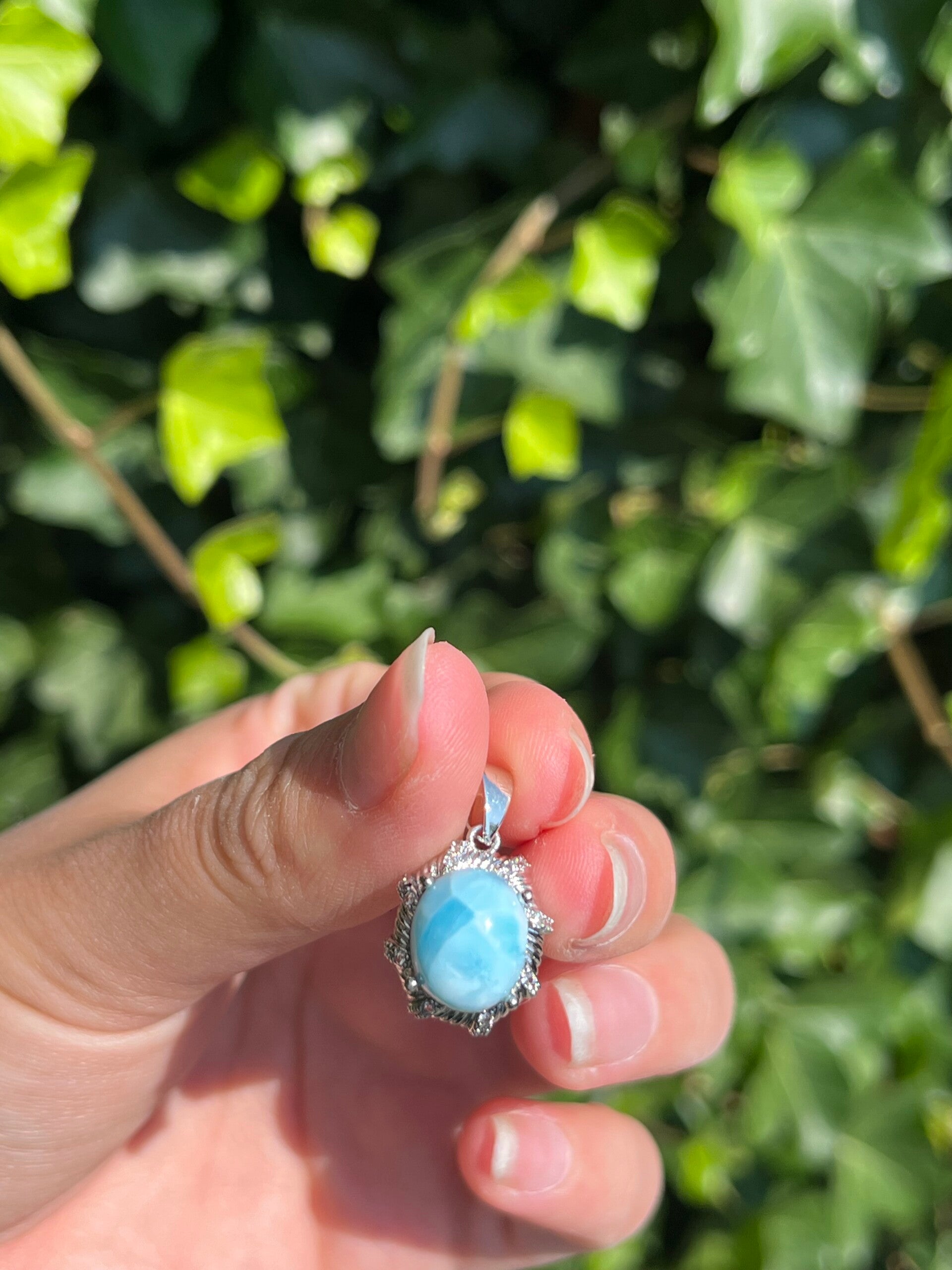 Larimar hanger