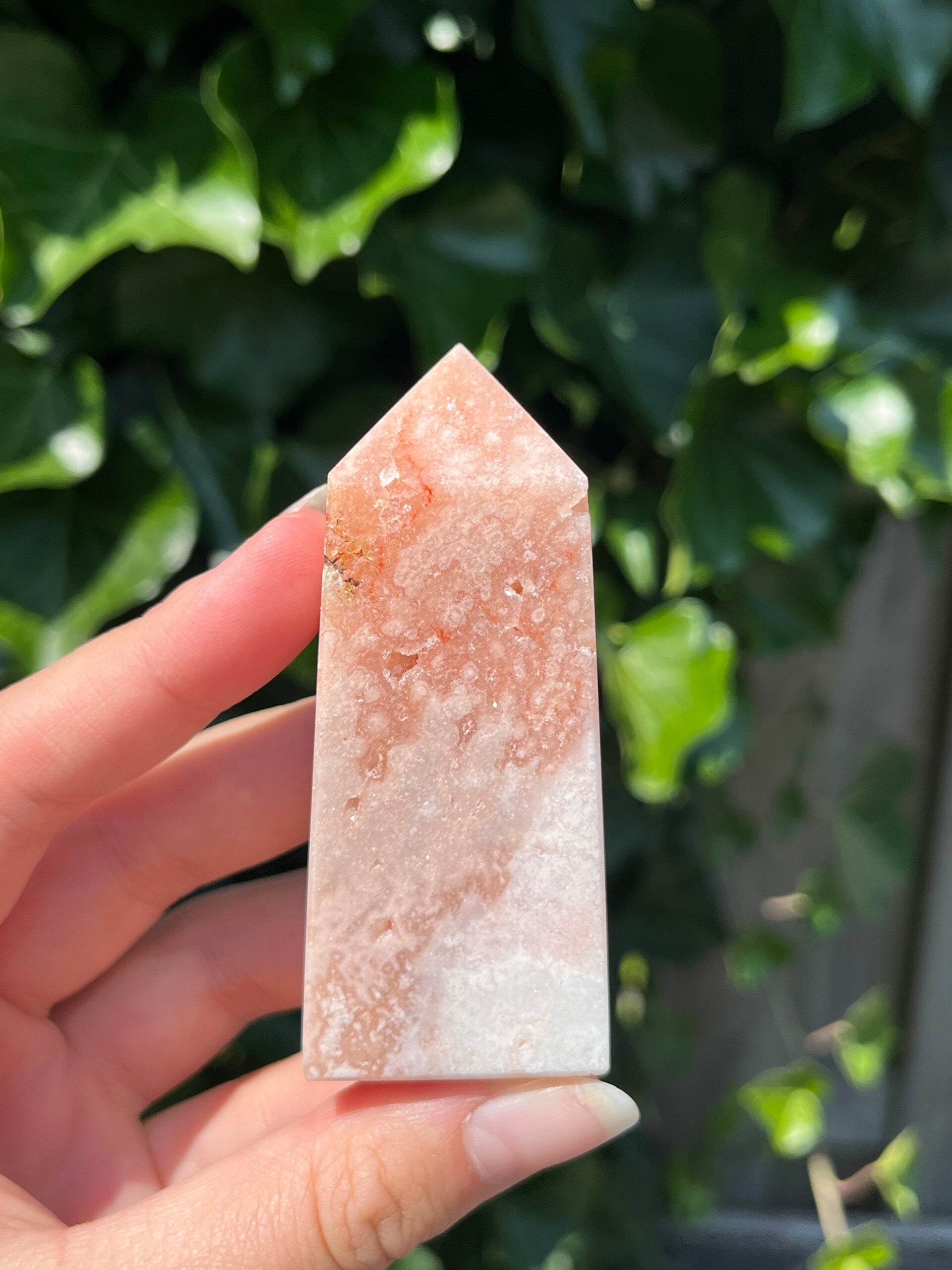 Roze chalcedoon toren