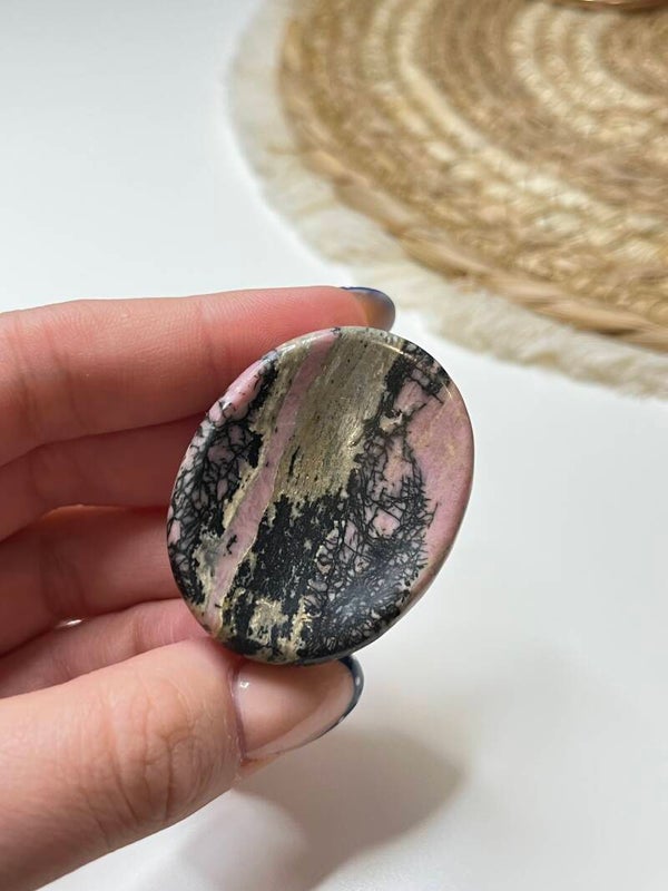 Rhodoniet worry stone