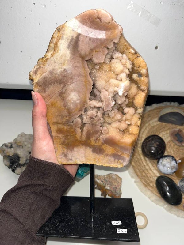 Roze chalcedoon op standaard