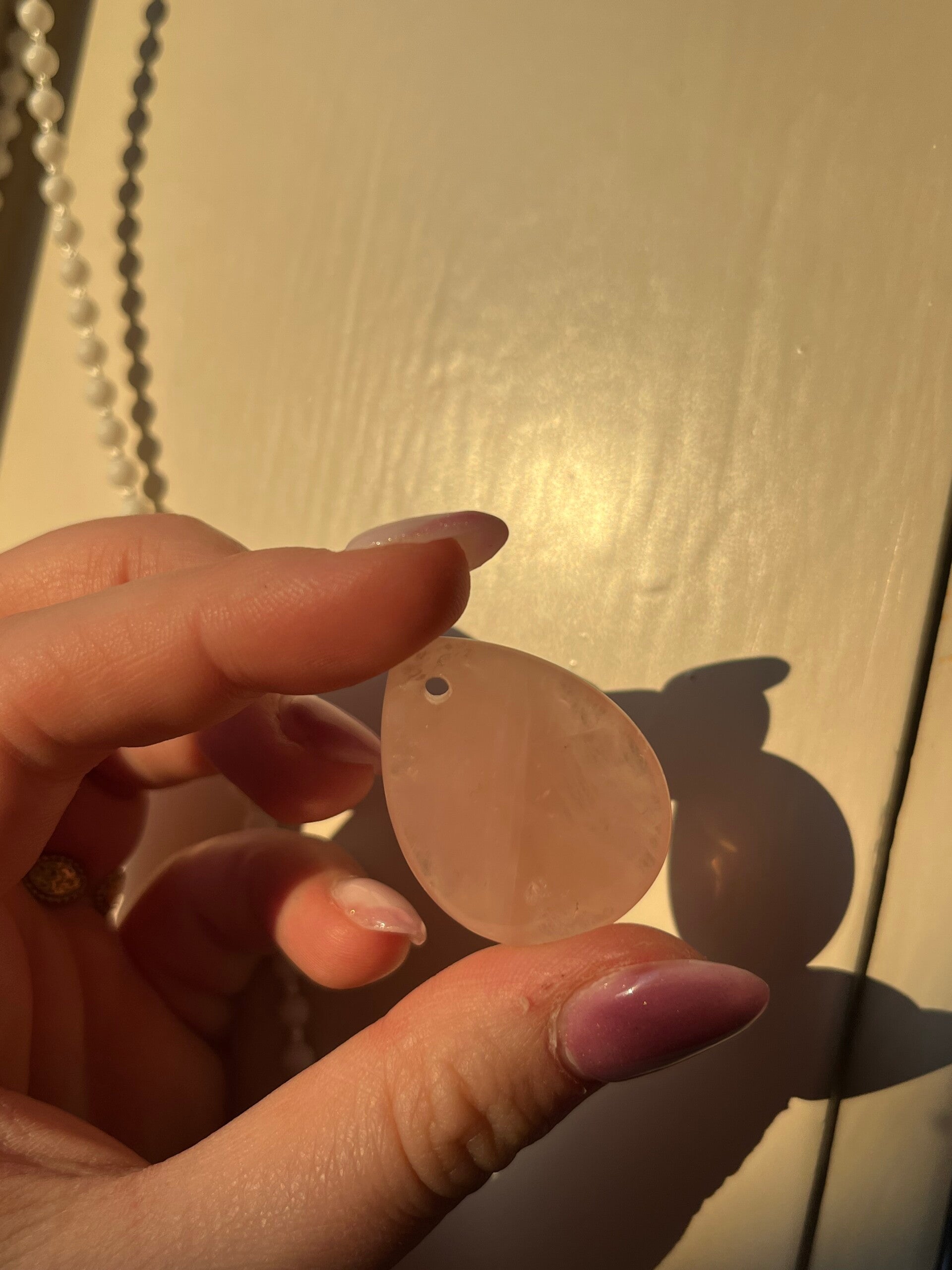 Rozenkwarts amulet druppel doorboorde hanger