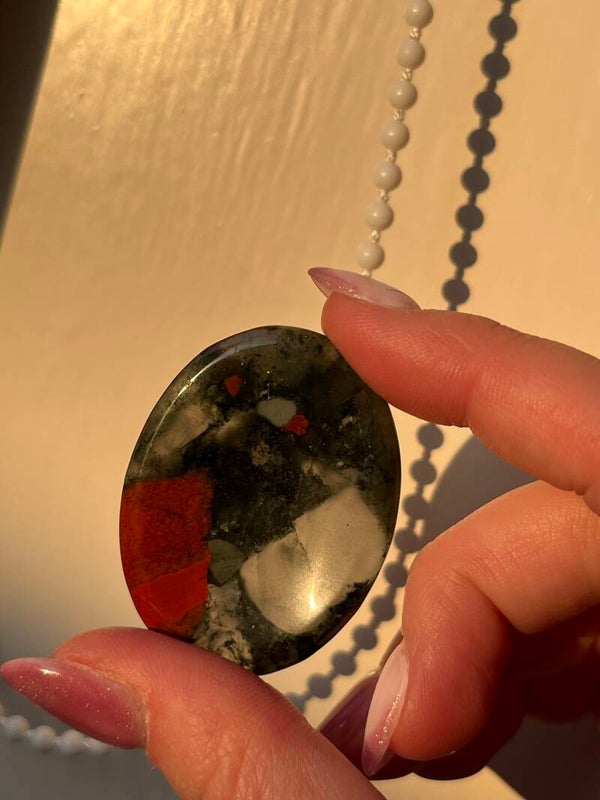 Drakenbloed jaspis worry stone