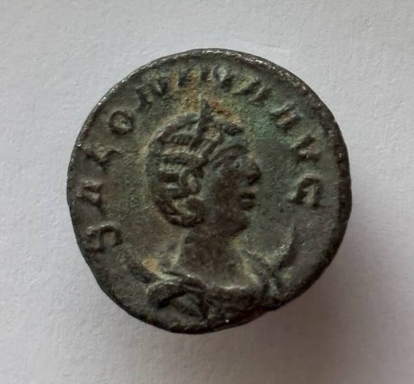 Salonina ( 260–268) - billon silver antoninianus. Gallienus receiving Victory. (VF)