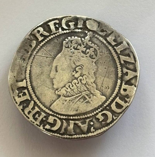 Elizabeth I Silver Shilling -6th issue (1592-95) - Tower of London mint (VF)