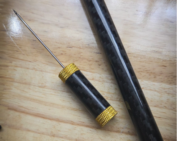 Custom carbon needle black/gold