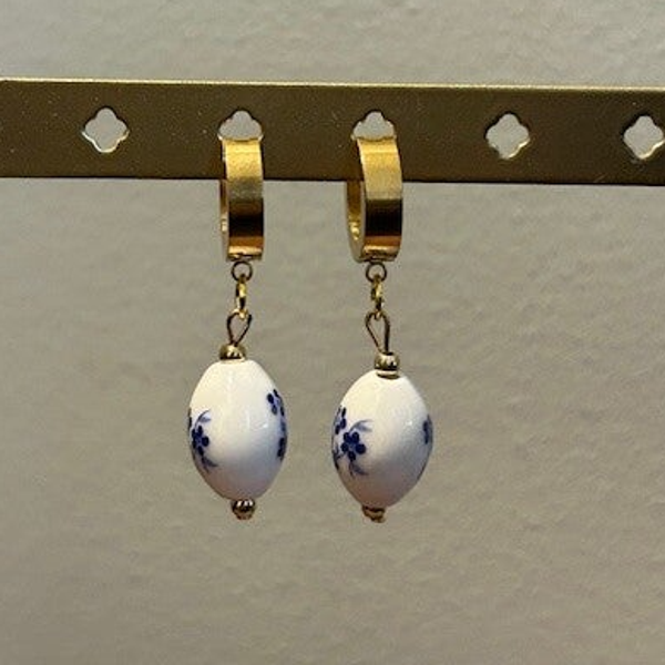 de delfst blue oorbel