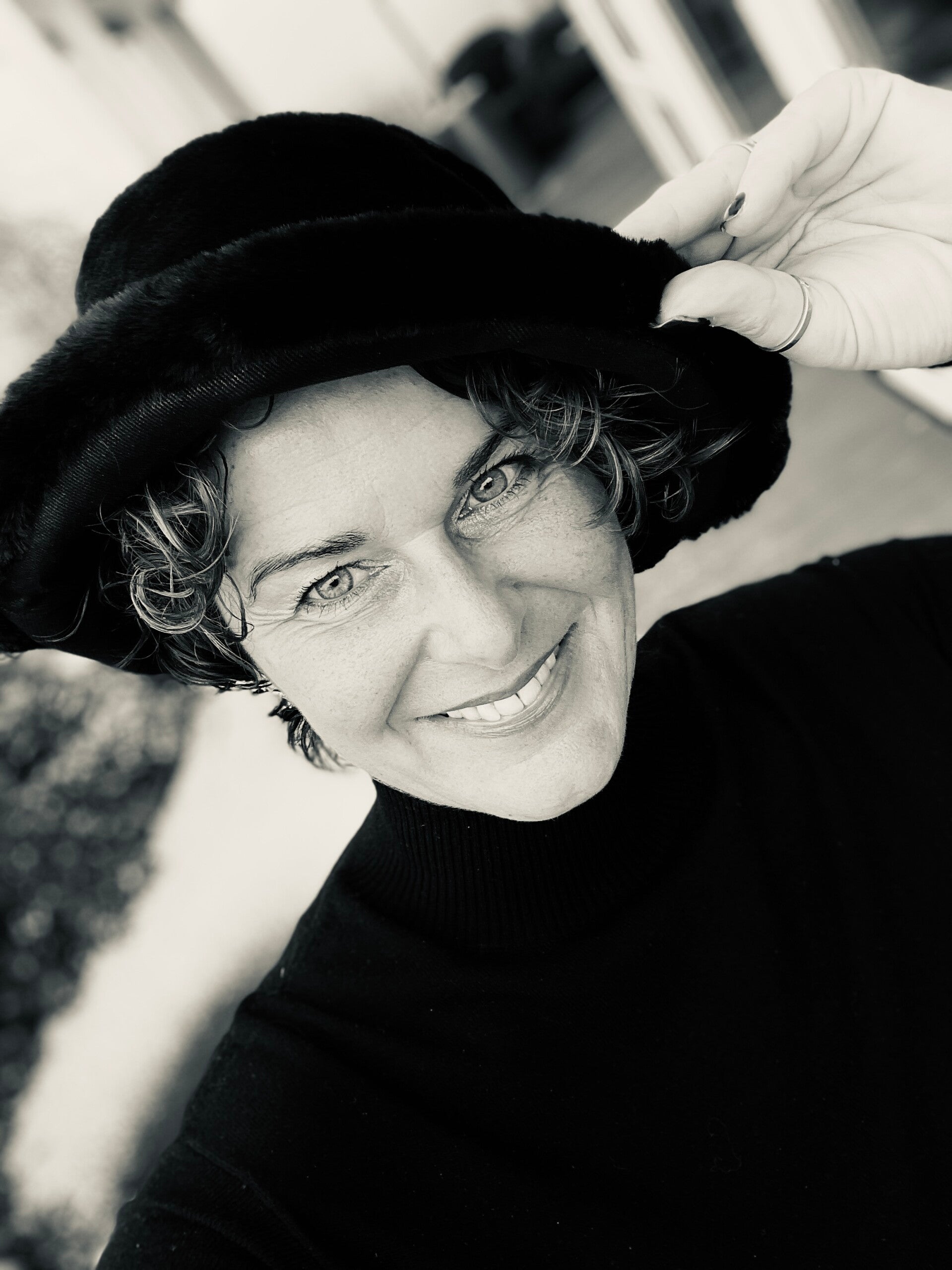 Portraitfoto-Künstlerin-Katja-Lohmeyer