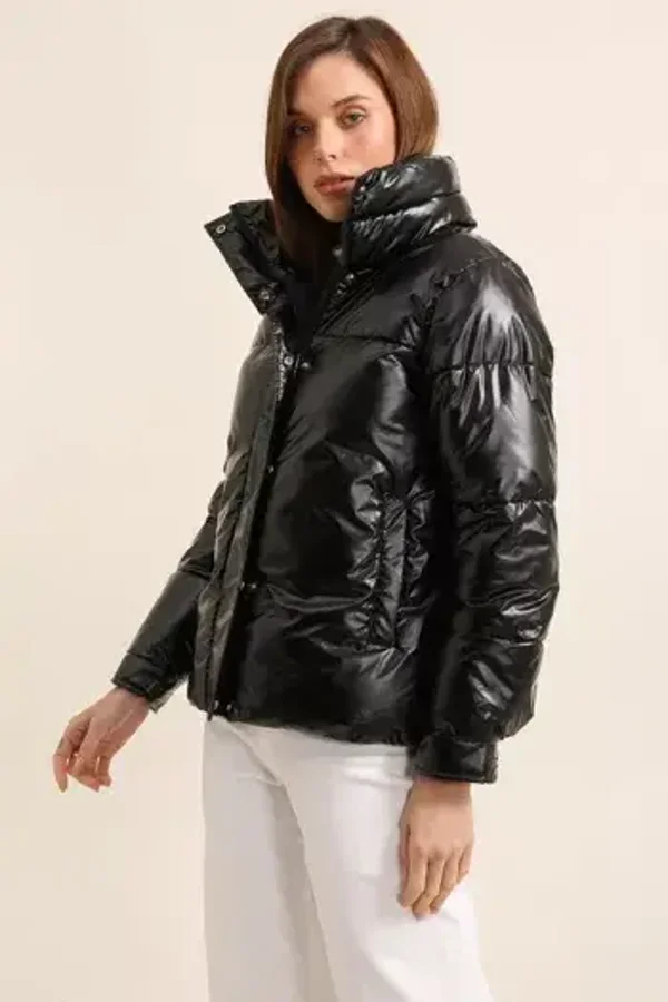 Doudoune courte métallisée col montant