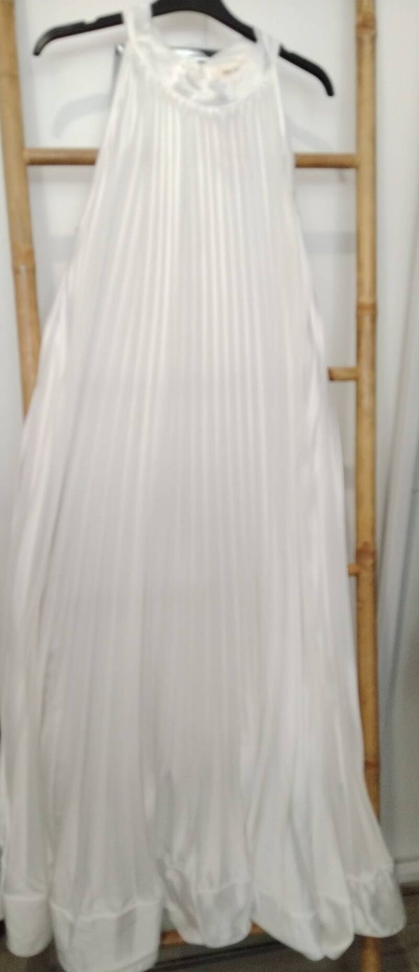 Robe longue plissée satinée