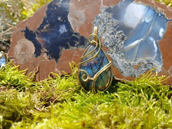 Tear Drop Labradorite Pendant