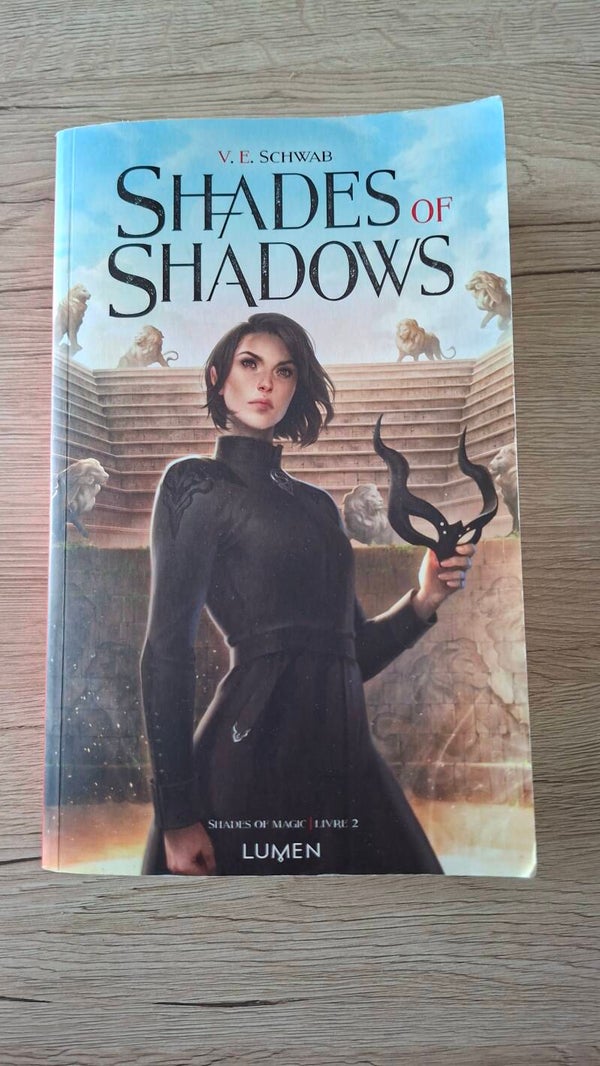V.E. Schwab - Shades of Shadows