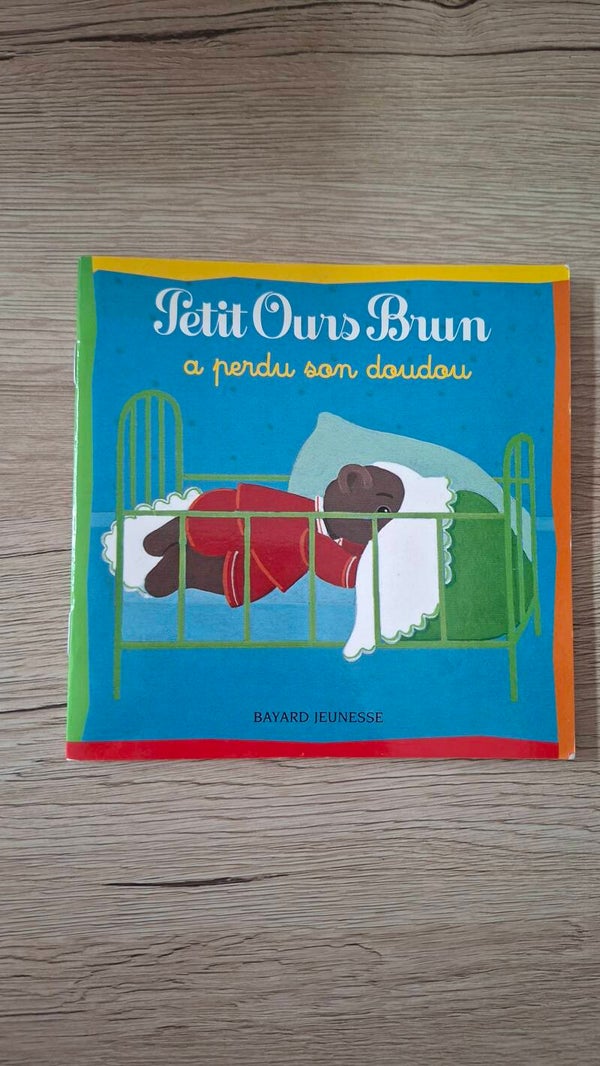 Petit ours brun a perdu son doudou