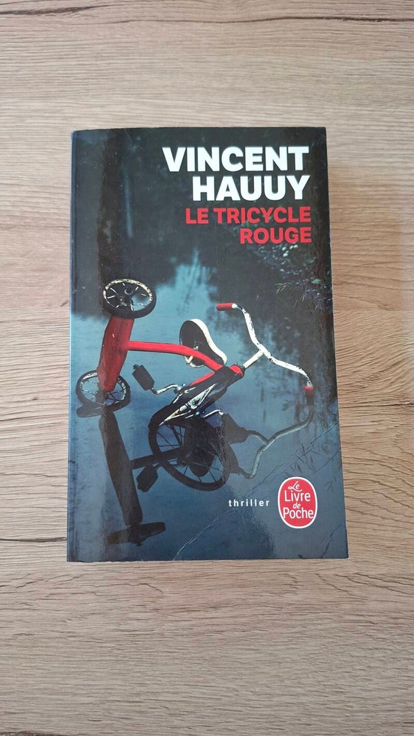 Vincent Hauuy - Le tricycle rouge