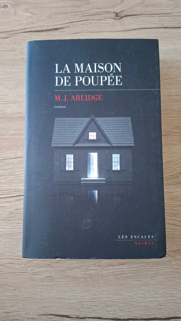 M.J. Arlidge - La maison de poupée