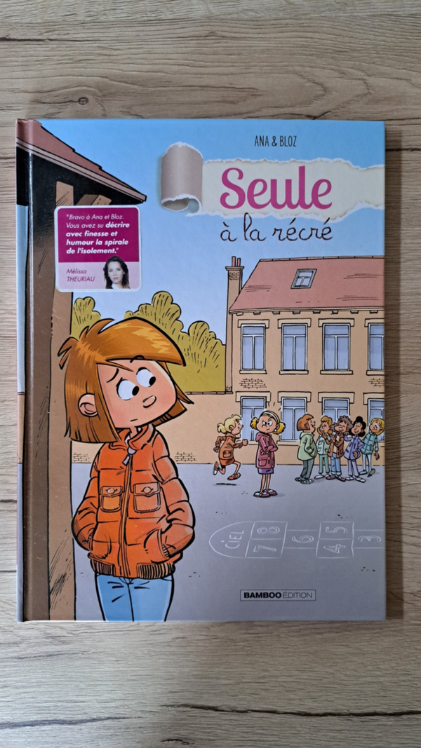 Ana & Bolz - Seule à la récré